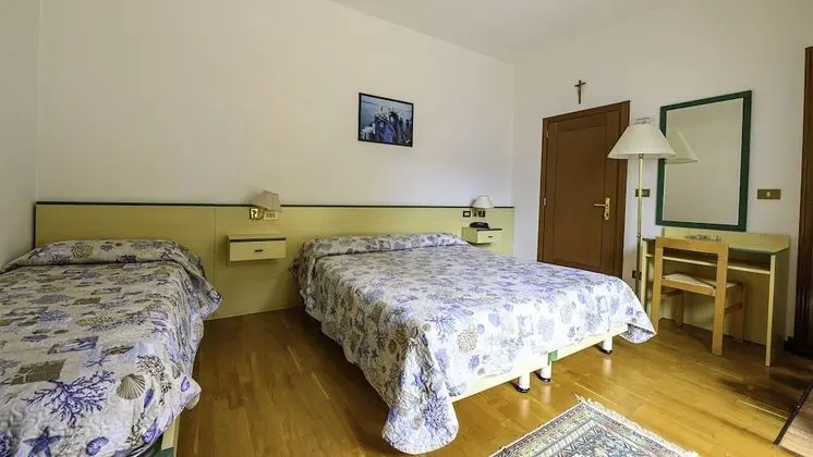 Üç Kişilik Oda