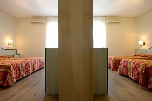 Dört Kişilik Oda, Bağlantılı Odalar