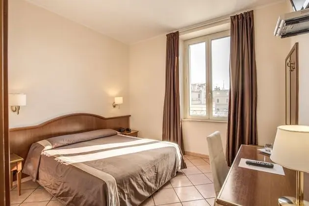 Büyük Yataklı Tek Kişilik Oda