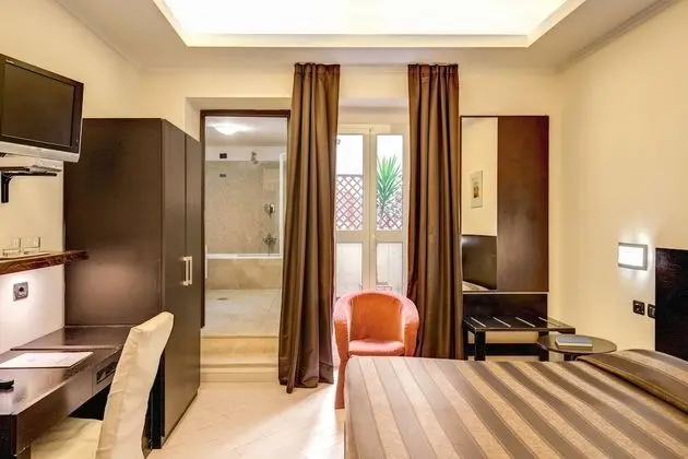 Büyük Yataklı Tek Kişilik Oda