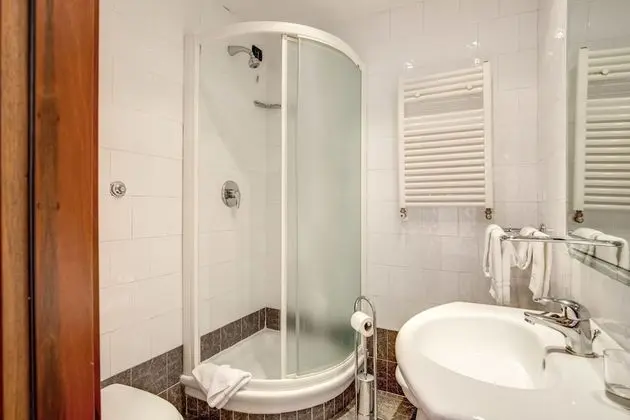 Büyük Yataklı Tek Kişilik Oda