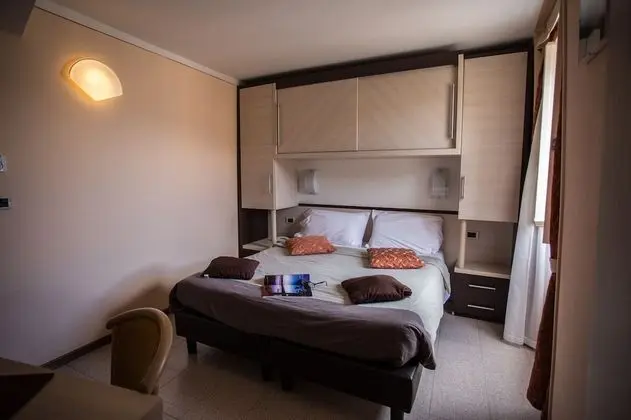 Üç Kişilik Oda (Vintage)