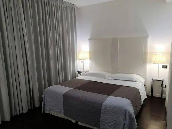 Büyük Yataklı Tek Kişilik Oda