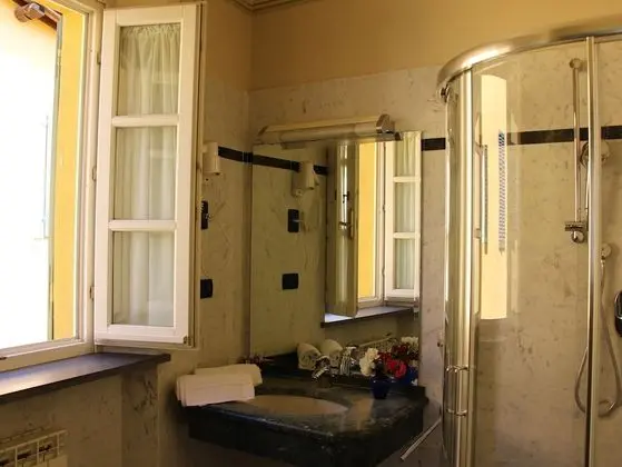 Tek Büyük veya İki Ayrı Yataklı Oda, Ek Bina