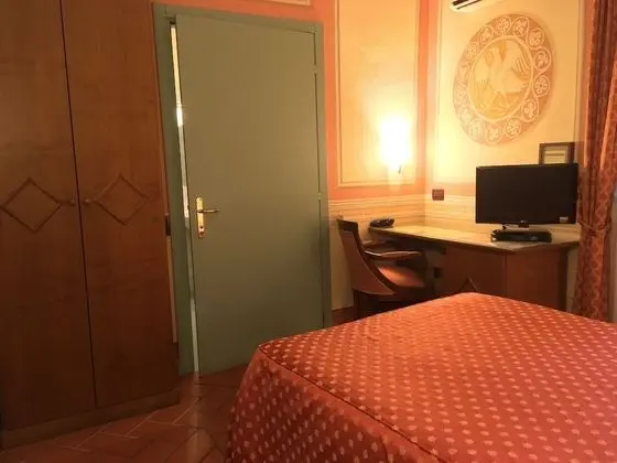 Tek Kişilik Oda, Ek Bina