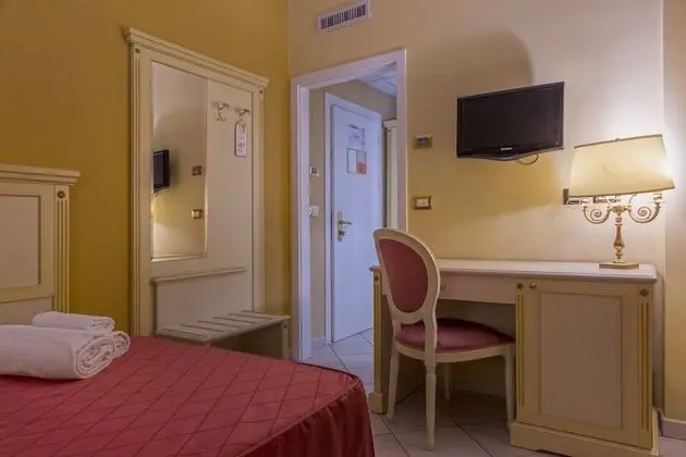 Büyük Yataklı Tek Kişilik Oda
