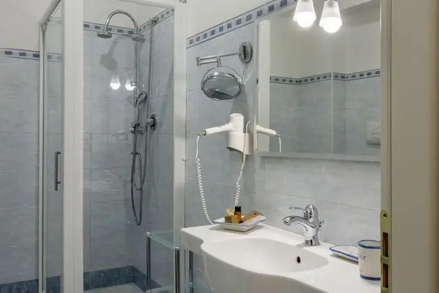 Büyük Yataklı Tek Kişilik Oda