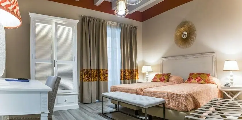 Comfort Tek Büyük veya İki Ayrı Yataklı Oda