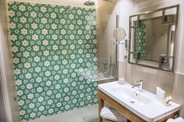 Comfort Tek Büyük veya İki Ayrı Yataklı Oda
