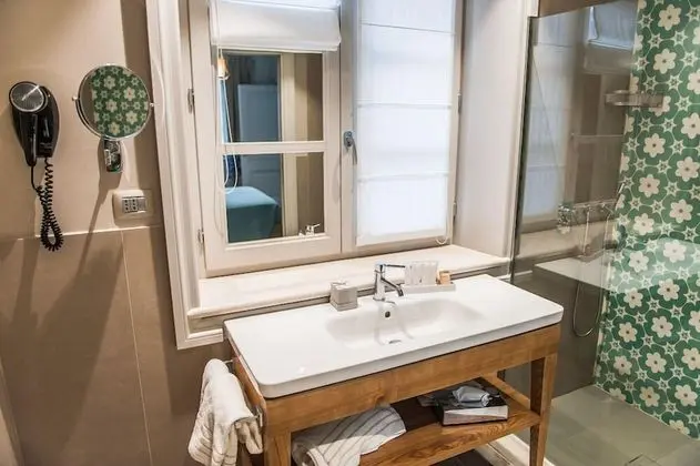 Comfort Tek Büyük veya İki Ayrı Yataklı Oda
