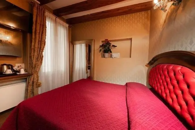 Classic Tek Büyük veya İki Ayrı Yataklı Oda