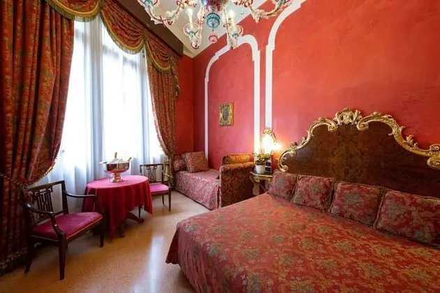 Luxury Tek Büyük Yataklı Oda, Kanal Manzaralı