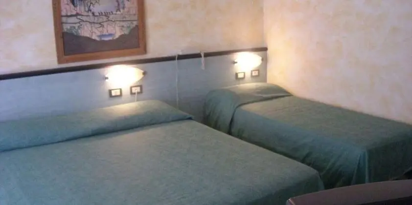 Üç Kişilik Oda