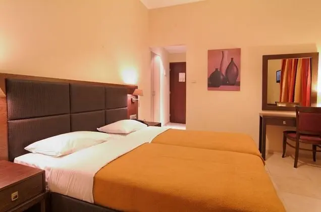 Tek Büyük veya İki Ayrı Yataklı Oda, Balkon
