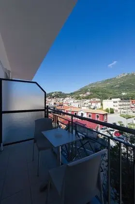 Tek Büyük veya İki Ayrı Yataklı Oda, Balkon