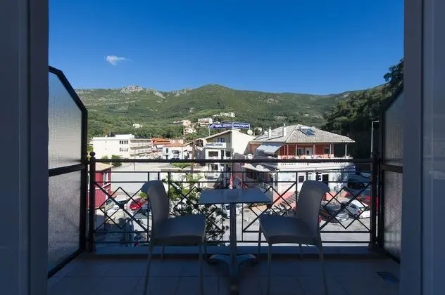 Tek Büyük veya İki Ayrı Yataklı Oda, Balkon