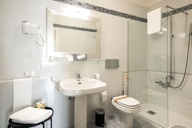 Standard Tek Büyük veya İki Ayrı Yataklı Oda