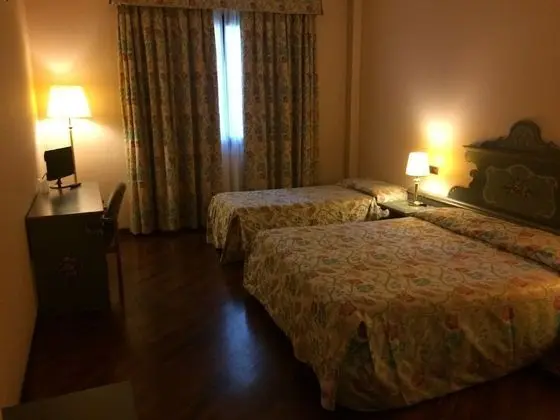 Üç Kişilik Oda