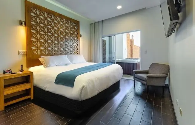 Master Suite California King , only adults
