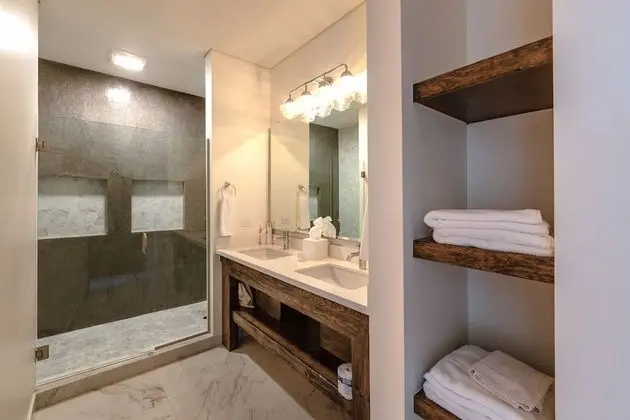 Master Suite California King , only adults