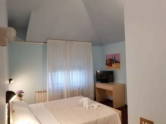 Basic Tek Büyük veya İki Ayrı Yataklı Oda, Engellilere Uygun, Sigara İçilmez