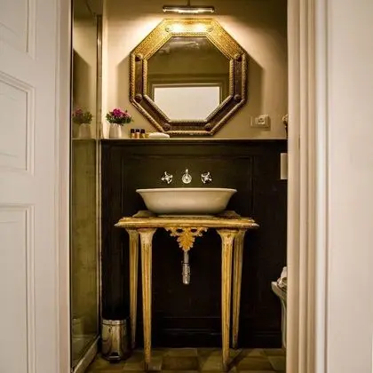 Luxury Oda
