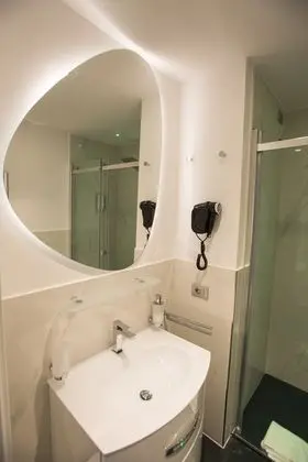 Superior Tek Büyük Yataklı Oda, Şehir Manzaralı (AGATA)