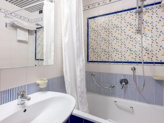 Panoramic Tek Büyük veya İki Ayrı Yataklı Oda