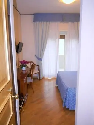 Classic Tek Büyük Yataklı Oda