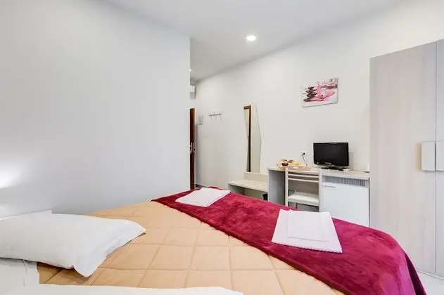 Classic Tek Büyük Yataklı Oda