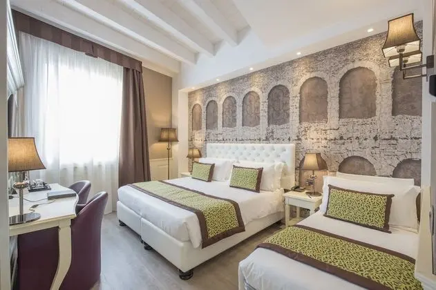Deluxe Üç Kişilik Oda
