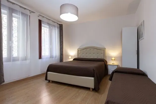 Classic Üç Kişilik Oda, 1 Büyük (Queen) Boy Yatak, Sigara İçilmez