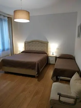 Classic Üç Kişilik Oda, 1 Büyük (Queen) Boy Yatak, Sigara İçilmez