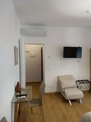 Classic Üç Kişilik Oda, 1 Büyük (Queen) Boy Yatak, Sigara İçilmez