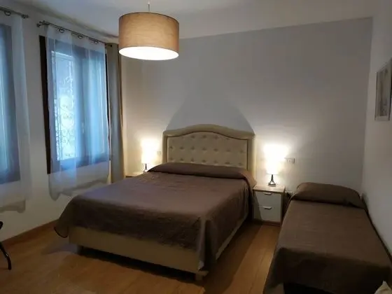 Classic Üç Kişilik Oda, 1 Büyük (Queen) Boy Yatak, Sigara İçilmez