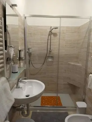 Classic Üç Kişilik Oda, 1 Büyük (Queen) Boy Yatak, Sigara İçilmez