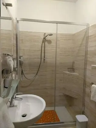 Classic Üç Kişilik Oda, 1 Büyük (Queen) Boy Yatak, Sigara İçilmez