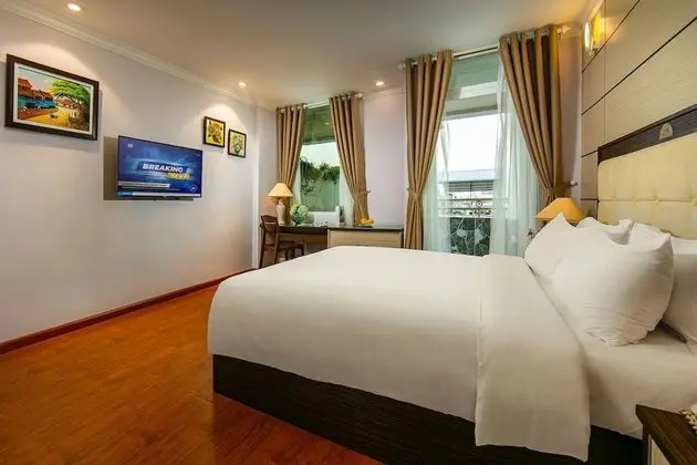 Premium Tek Büyük Yataklı Oda, Balkon, Şehir Manzaralı