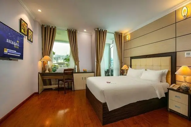 Premium Tek Büyük Yataklı Oda, Balkon, Şehir Manzaralı