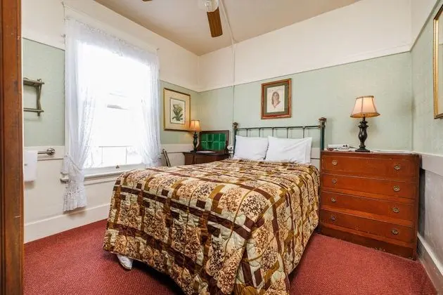 Full Bed - Shared Bath