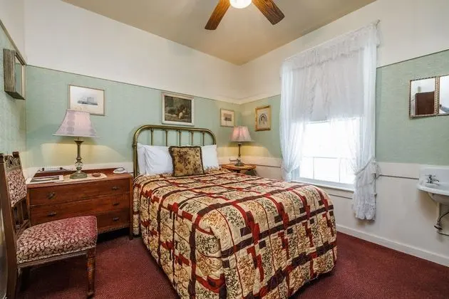 Full Bed - Shared Bath