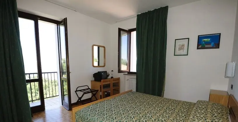 Standard Tek Büyük veya İki Ayrı Yataklı Oda, Balkon, Göl Manzaralı