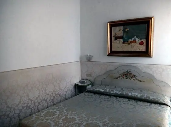 Basic Tek Büyük Yataklı Oda (Small)