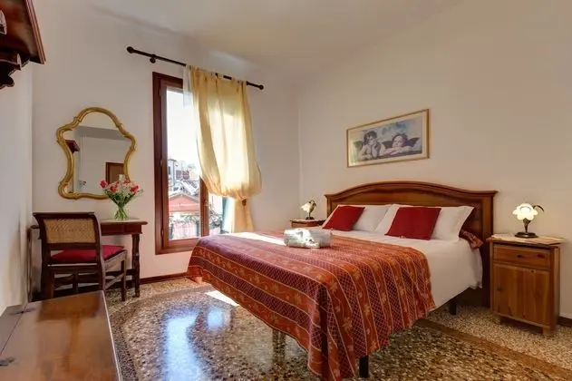 Tek Büyük Yataklı Oda, Balkon, Şehir Manzaralı