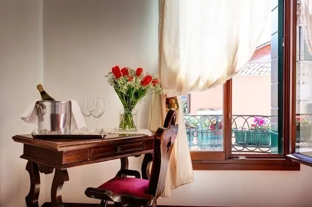 Tek Büyük Yataklı Oda, Balkon, Şehir Manzaralı