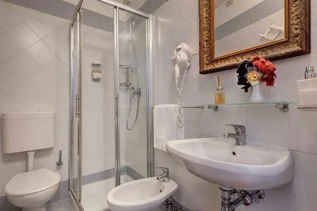 Tek Büyük Yataklı Oda, Balkon, Şehir Manzaralı