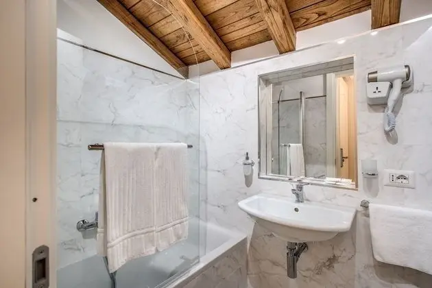 Classic Tek Büyük veya İki Ayrı Yataklı Oda