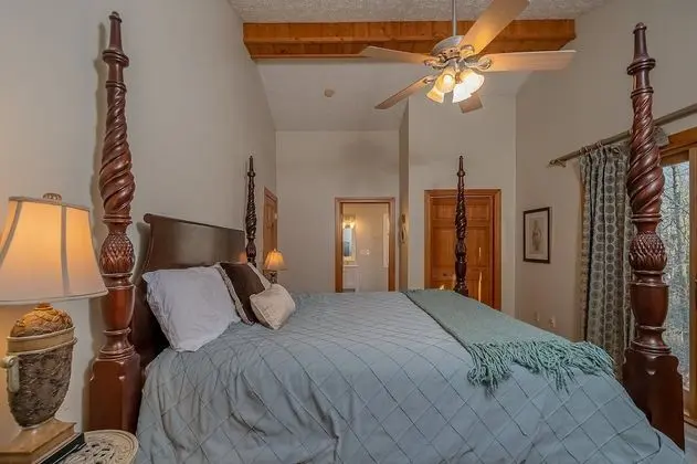 Ev, Birden Çok Yatak, Sıcak Su Havuzu