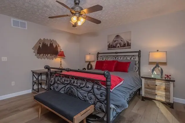 Ev, Birden Çok Yatak, Sıcak Su Havuzu