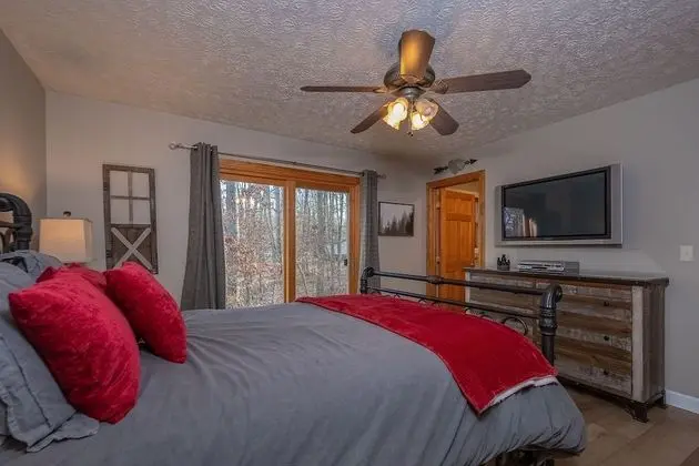 Ev, Birden Çok Yatak, Sıcak Su Havuzu